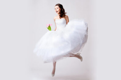 Don't Try on A Wedding Dress Without Reading These Tips!