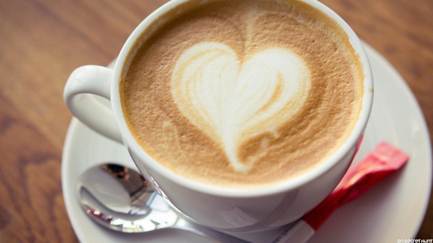 Heart-Cappuccino-In-Cup-Wallpaper