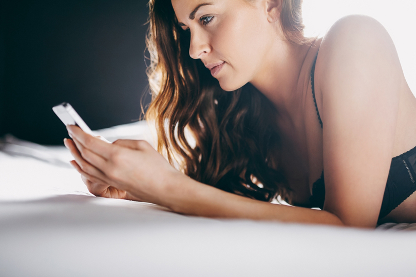 11 Sexts To Send Your Man Using Emojis - HEADER