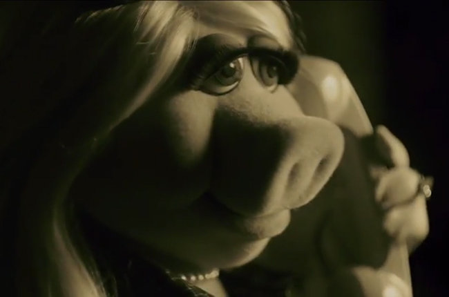 miss-piggy-hello-commercial-ama-billboard-650