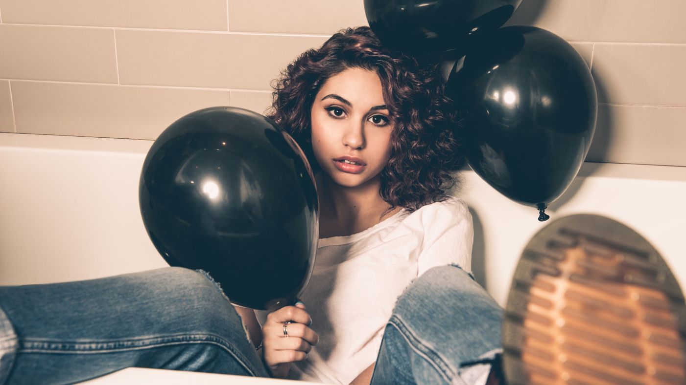 12 Reasons Why 2016 Juno Winner Alessia Cara is a Badass