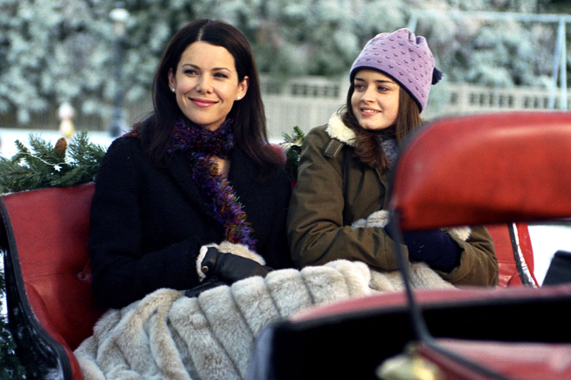 Here's Every Christmas Episode Of 'Gilmore Girls' To Stream This Holiday Season - The Bracebridge Dinner