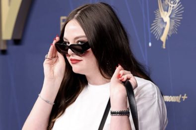 Meg Stalter Broke The Formal Dress Code At The 2025 Emmys And Wore Blue Jeans And A T-Shirt