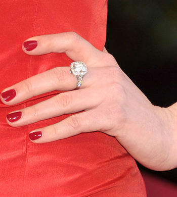 Anne Hathaway Oscars 2011